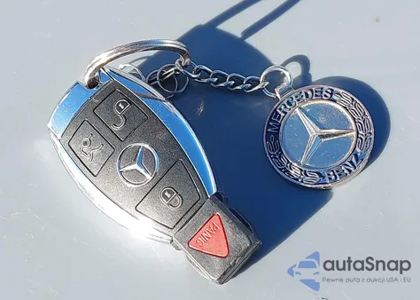 2016 Mercedes-Benz C 300 4Matic z USA, uszkodzony, nr VIN 55SWF4KB3GU112767